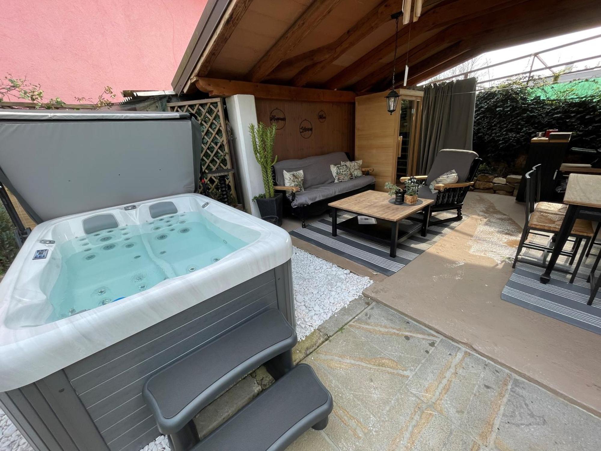 Villa Noa Jacuzzi & Sauna Izola Exterior foto